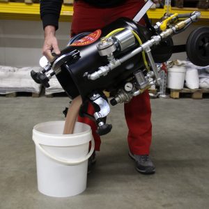 Nach getaner Arbeit einfach das Material zurückschütten, und zwar alles.